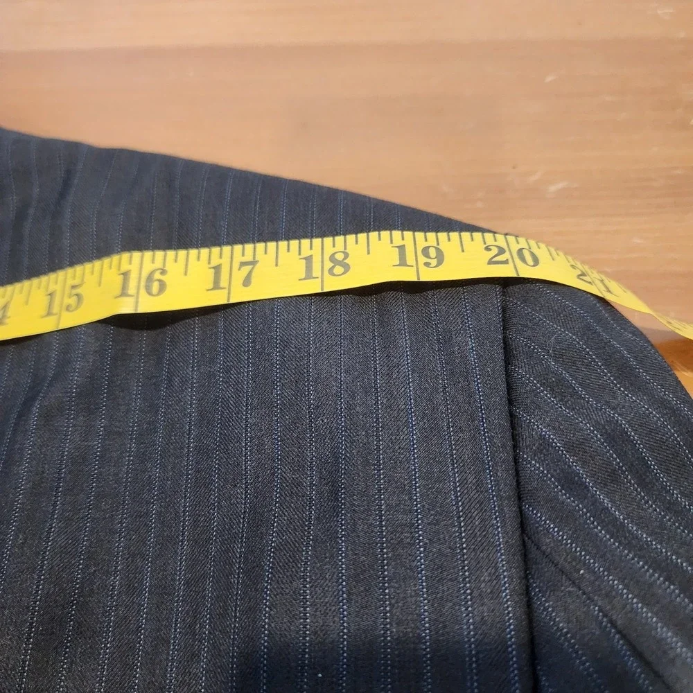 Jos A Bank Signature Gold Wool Business Suit Mens 44L x 39 Gray Pinstripe Career